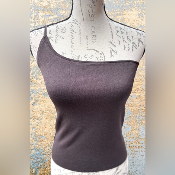 Theory Tops - THEORY Dark Chocolate One Shoulder Tank Top
Size 6
Like New / Never Worn